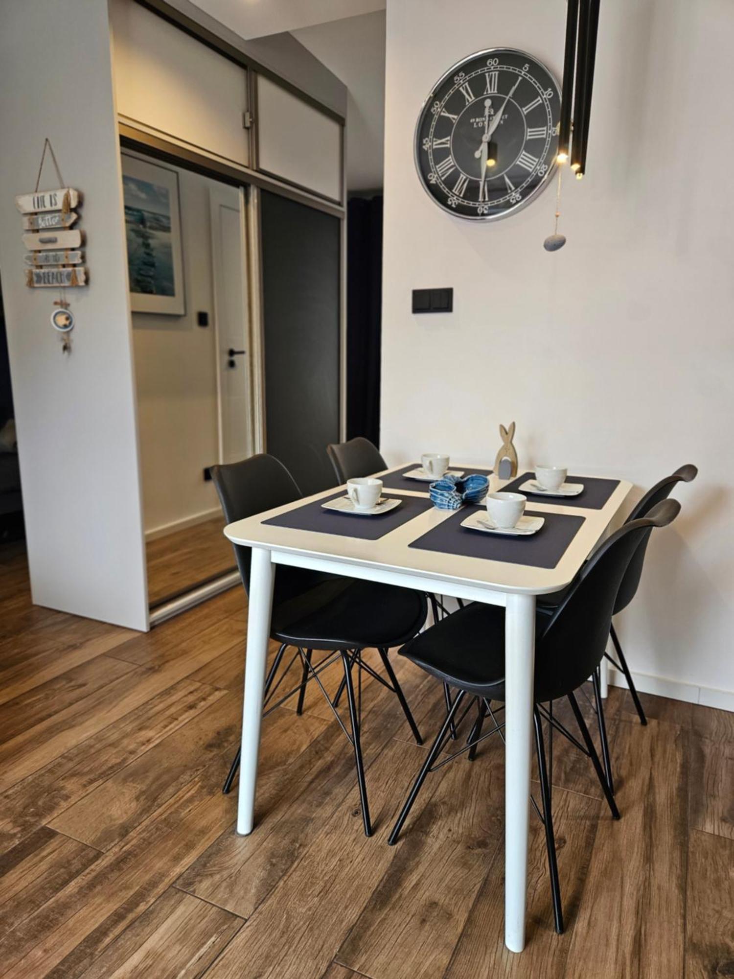 Apartament Grunwaldzka 105 Z Tarasem 5O M Do Plazy Pobierowo Dış mekan fotoğraf